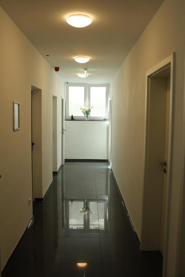 Hotel Lovely Studio West - Neues Momomotel Köln