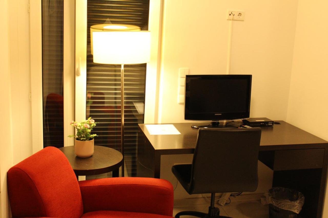 Hotel Lovely Studio West - Neues Momomotel Köln